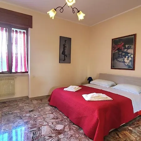 Casa Zara Con Patio E Bbq, A Pochi Minuti Dal Mare Apartment *