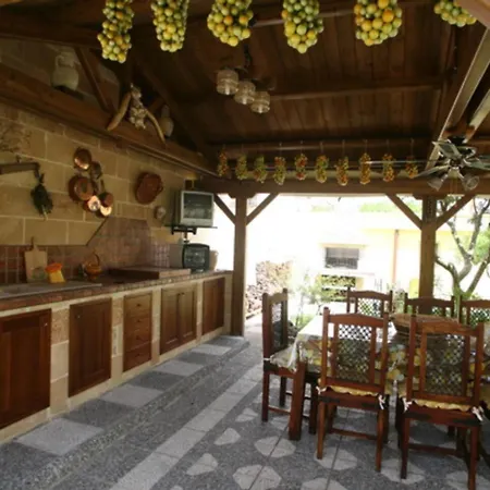 Casa Zara Con Patio E Bbq, A Pochi Minuti Dal Mare Διαμέρισμα